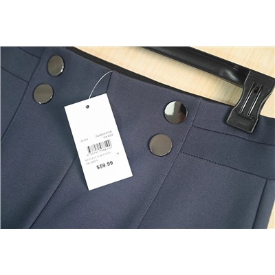 Облегающие брюки из эластичные ткани с высокой талией и металлическими декоративными пуговицами. Экспорт