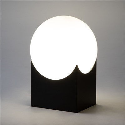 Настольный светильник со стеклянным плафоном
                     Eurosvet  01167/1 черный