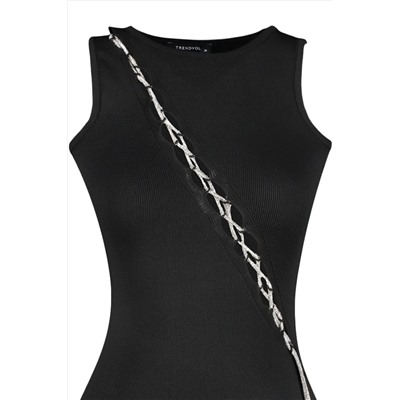 Черное приталенное трикотажное стильное вечернее платье с блестящим камнем TPRSS23EL00065