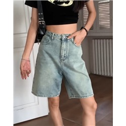 Модные потертые джинсы в стиле ретро
