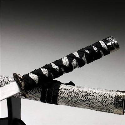 Сувенирное оружие «Катана», на подставке, серые ножны под змеиную кожу, 89 см