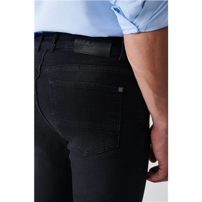 Мужские черные однотонные потертые эластичные зауженные джинсовые брюки A31y3504
