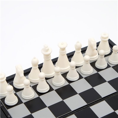 Шахматы магнитные, 13 х 13 см, чёрно-белые