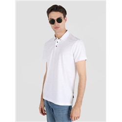 Белая мужская футболка стандартного кроя с воротником-поло и коротким рукавом