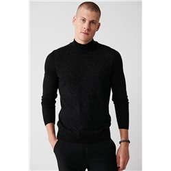 Черный вязаный свитер-полуводолазка с принтом