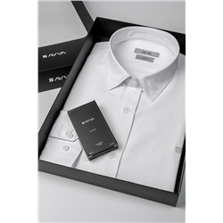 Белая приталенная хлопковая рубашка с классическим воротником, легко гладимая, в подарочной упаковке/черные духи, 20 мл