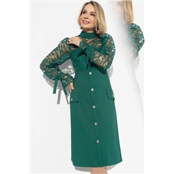 Зелёное трикотажное платье с отделкой из кружева