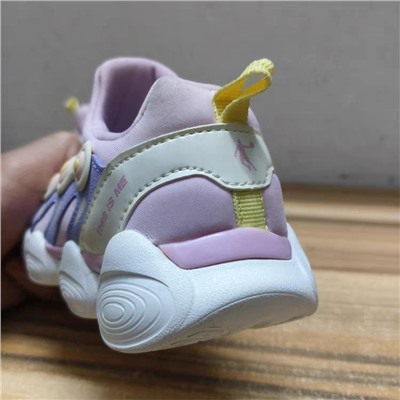 Интересные детские кроссовки для малышей