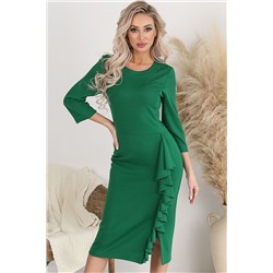 Трикотажное зелёное платье-футляр с оборкой