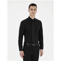 Черная базовая рубашка приталенного кроя с длинным рукавом