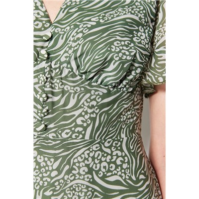 Зеленое платье миди трапециевидного силуэта на тканой подкладке с воланами и животным узором TWOSS23EL00995