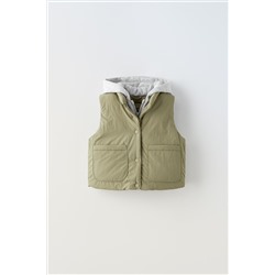 CONTRAST PUFFER GILET WITH HOOD