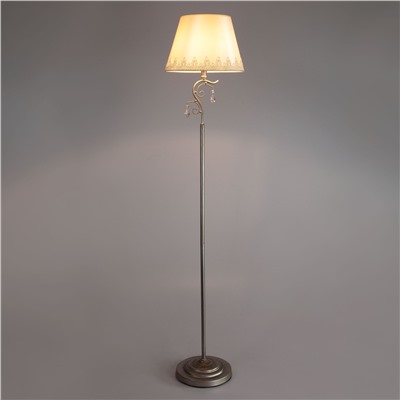Напольный светильник с тканевым абажуром
                     Eurosvet  01023/1 серебро