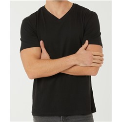 Schwarzes T-Shirt
     
      X-Mail, V-Ausschnitt
