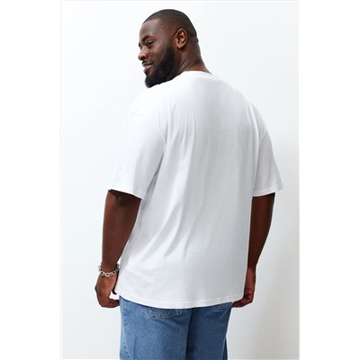 Белая удобная базовая футболка больших размеров из 100% хлопка больших размеров TMNSS23TS00139