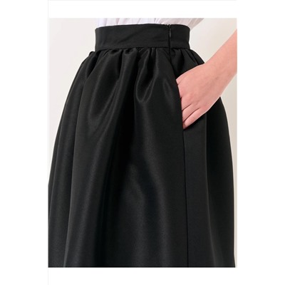 Черная стильная расклешенная юбка миди с нормальной талией