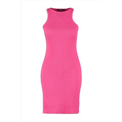 Розовое гибкое мини-трикотажное платье с бретелькой на шее в рубчик TWOSS23EL00303