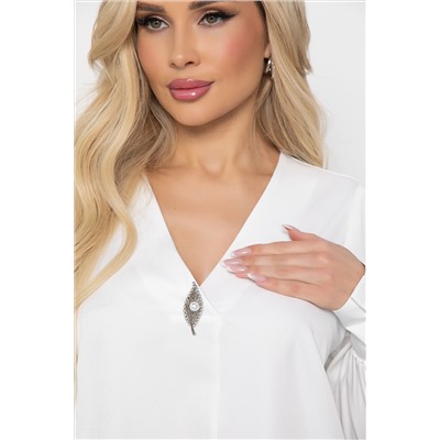 Белая блузка с разрезами на рукавах