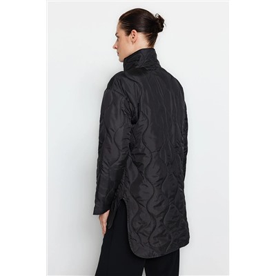 Черное водоотталкивающее стеганое пальто оверсайз TWOAW24MO00001
