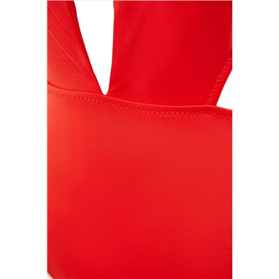 Красный купальник с вырезом на одно плечо и окном с высокими штанинами TBESS23MA00182