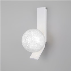 Настенный светильник со стеклянным плафоном
                     Eurosvet  40019/1