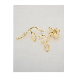 Золотые асимметричные серьги с цветочным узором 23WX810353