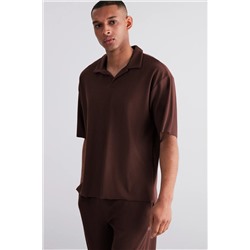 Ограниченная серия, коричневая футболка большого размера с текстурированным воротником-поло в оттоманском стиле TMNSS24BF00047