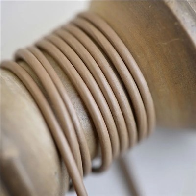 Шнур кожаный, цвет крем-брюле, диаметр 2 мм