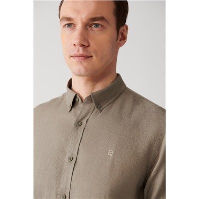 Рубашка комфортного кроя из 100% льна светло-хаки с воротником на пуговицах