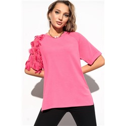 Розовая футболка с кружевным рукавом