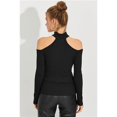 Женская черная блузка-бретелька с открытыми плечами EY2590