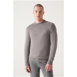 Серый вязаный свитер - полуводолазка базового стандартного кроя