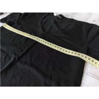черная классическая футболка (Размер 44)