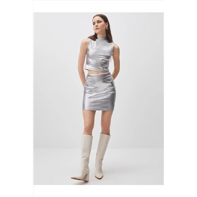 Серебряная блестящая стильная мини-юбка облегающего кроя