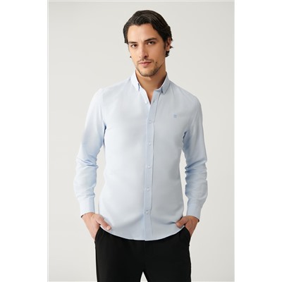 Синяя приталенная хлопковая рубашка с классическим воротником, легко гладимая, в подарочной упаковке/черные духи, 20 мл