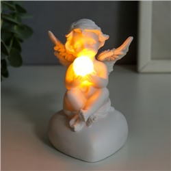 Сувенир полистоун свет "Белоснежный ангел на сердце с огоньком" 9х5,5х5,7 см