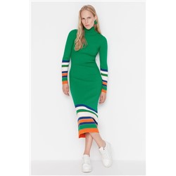 Зеленое трикотажное платье миди с круглым вырезом TWOAW23EL00070