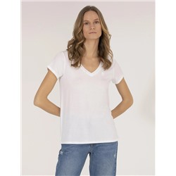 Белая базовая футболка комфортного кроя с v-образным вырезом