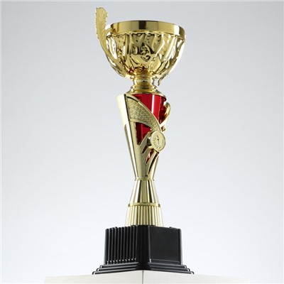 Кубок 155B, наградная фигура, золото, подставка пластик, 36,3 × 18,4 × 10,5 см.