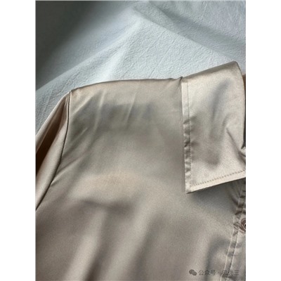 Нежная однотонная женская рубашка Camaie*u с имитацией атласа с лацканами и длинными рукавами