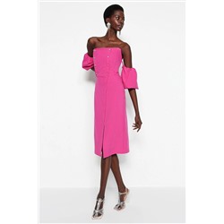 Элегантное вечернее платье цвета фуксии с ткаными аксессуарами TPRSS23EL00090