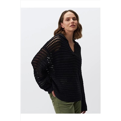 Черный ажурный свитер с воротником-поло и длинными рукавами