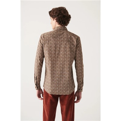 Мужская коричневая приталенная рубашка из 100% хлопка с абстрактным рисунком A22y2003