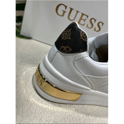 Кроссовки Guess