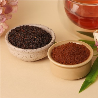 Набор «8 Марта»: кофе молотый со вкусом: амаретто 50 г., чай чёрный с лесными ягодами 50 г., крем-мёд с клубникой 120 г.