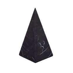 Пирамида из шунгита неполированная высокая, размер основания 30-35мм