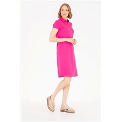 Женское трикотажное платье цвета фуксии с воротником-поло Неожиданная скидка в корзине