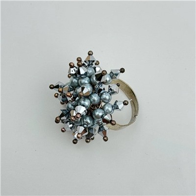 Кольцо с хрусталем и бусинкой под жемчуг цвет серебро 4