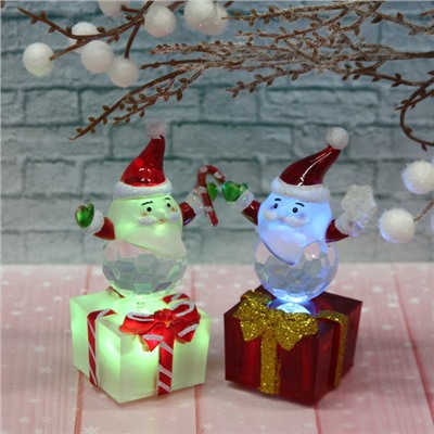 Фигурка с подсветкой "Дед Мороз на подарке" 9 см, микс