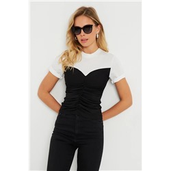 Женская блузка-футболка со сборками черно-белая KS117